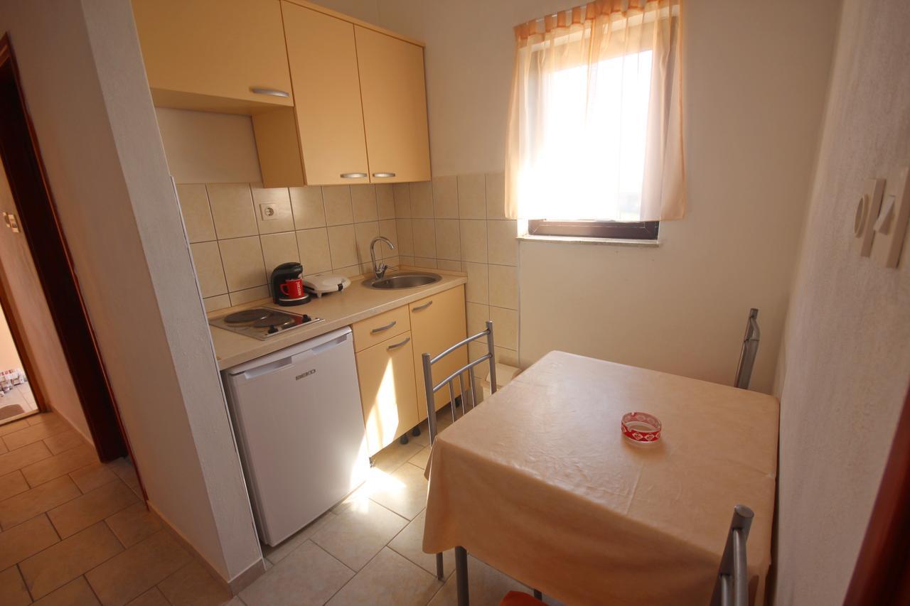 Apartments Njaco Ražanac Extérieur photo