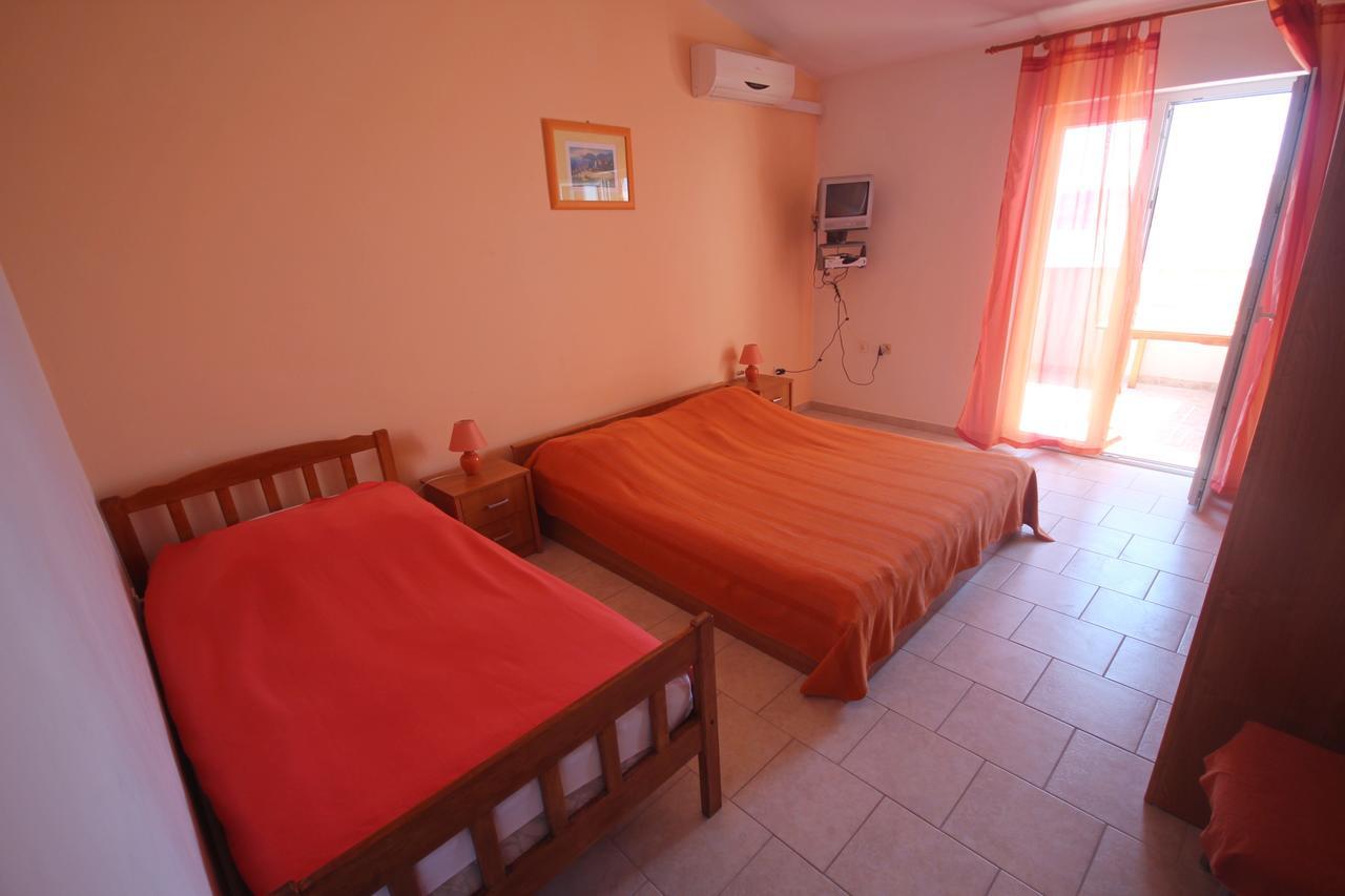Apartments Njaco Ražanac Extérieur photo